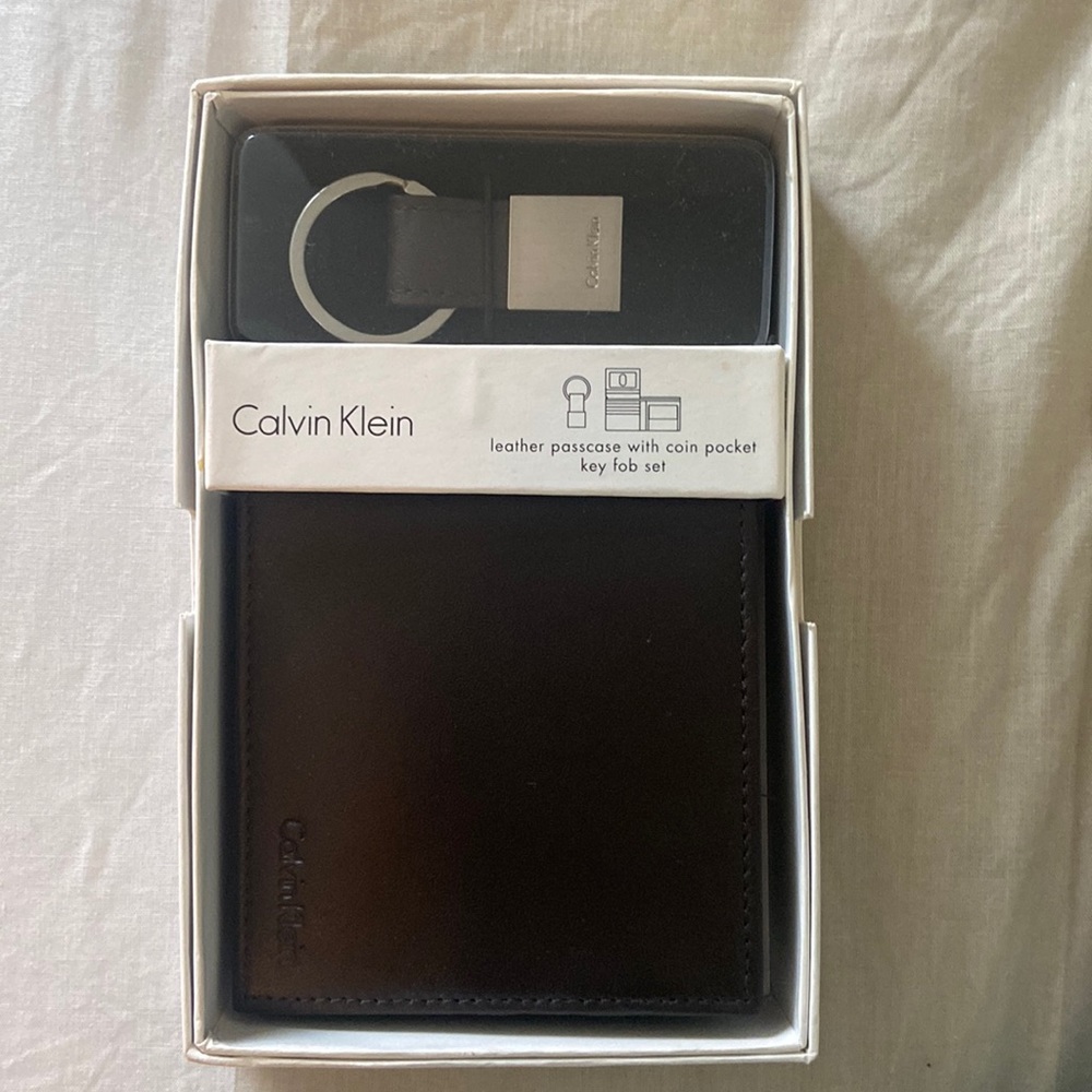 NEW WITH TAGS brown leather Calvin Klein wallet